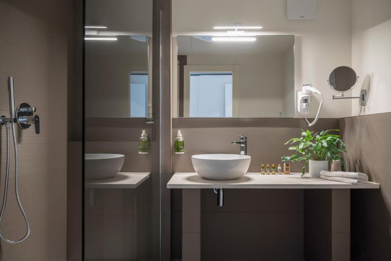 Deluxe Double Room Bath